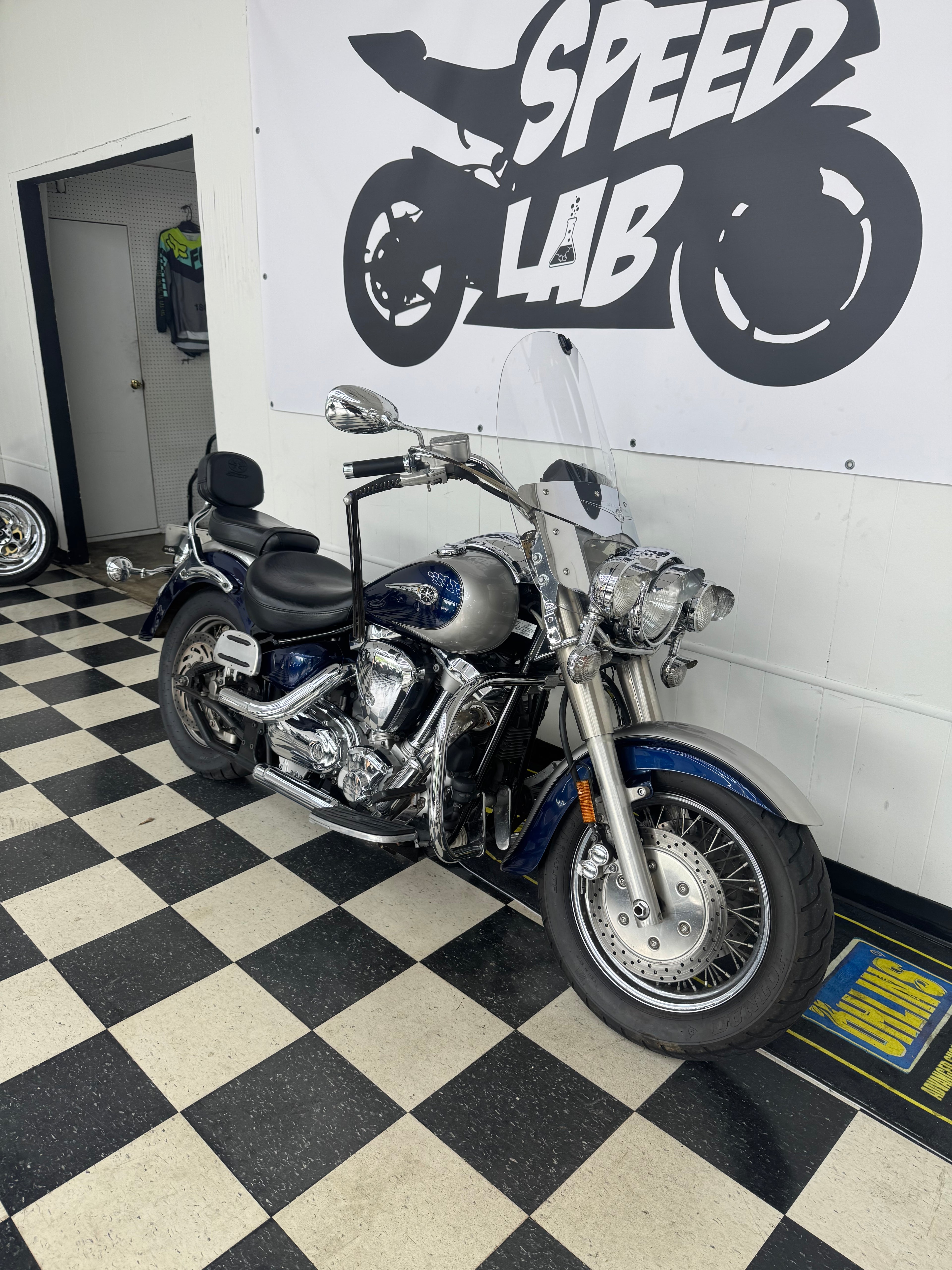 2007 Yamaha V-star Road Warrior 1700 image 0