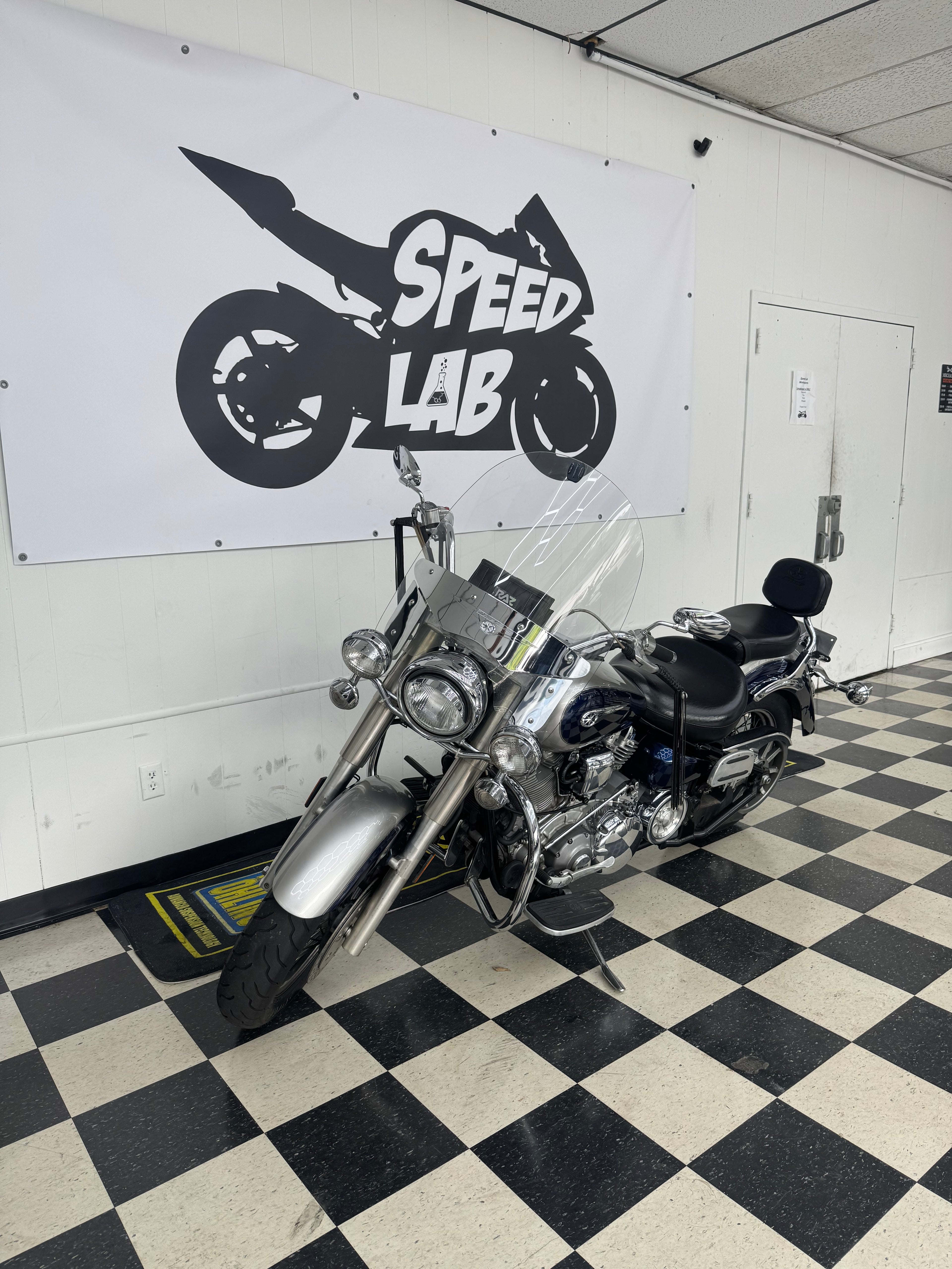 2007 Yamaha V-star Road Warrior 1700 image 1