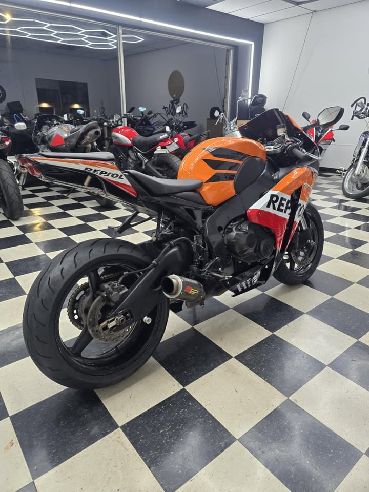 2008 Honda CBR 1000rr image 4